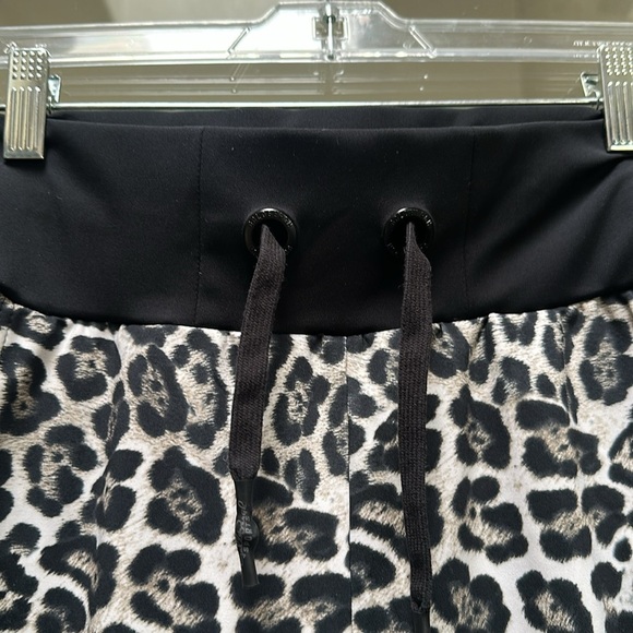 Goldbergh Animal Print Apres Ski Stretch Pant. Fits like a size Small. - Picture 2 of 6